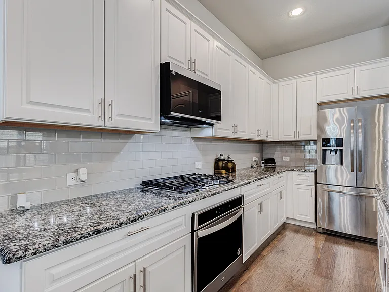 4248 Del Rey Ave — Photo 8