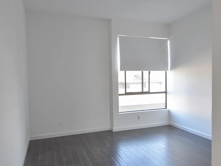 1727 Glendon Ave #208 — Photo 11