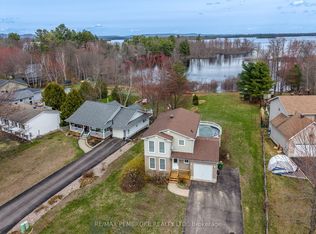 31 Earl St, Petawawa, ON K8H 3M4