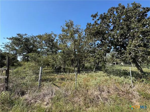379 Sulphur Creek Estates Rd, Victoria, TX 77905
