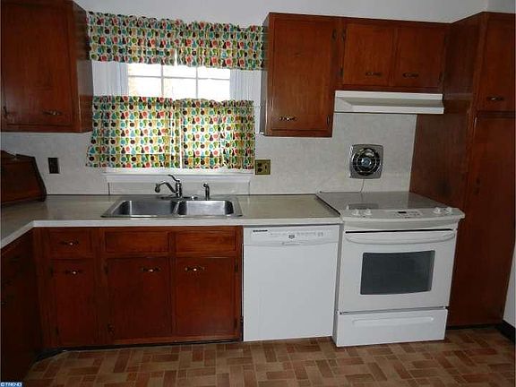 5th image of 2674 Whitman Dr
