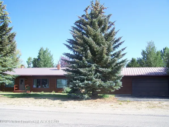 677 Agate St, Pinedale, WY 82941