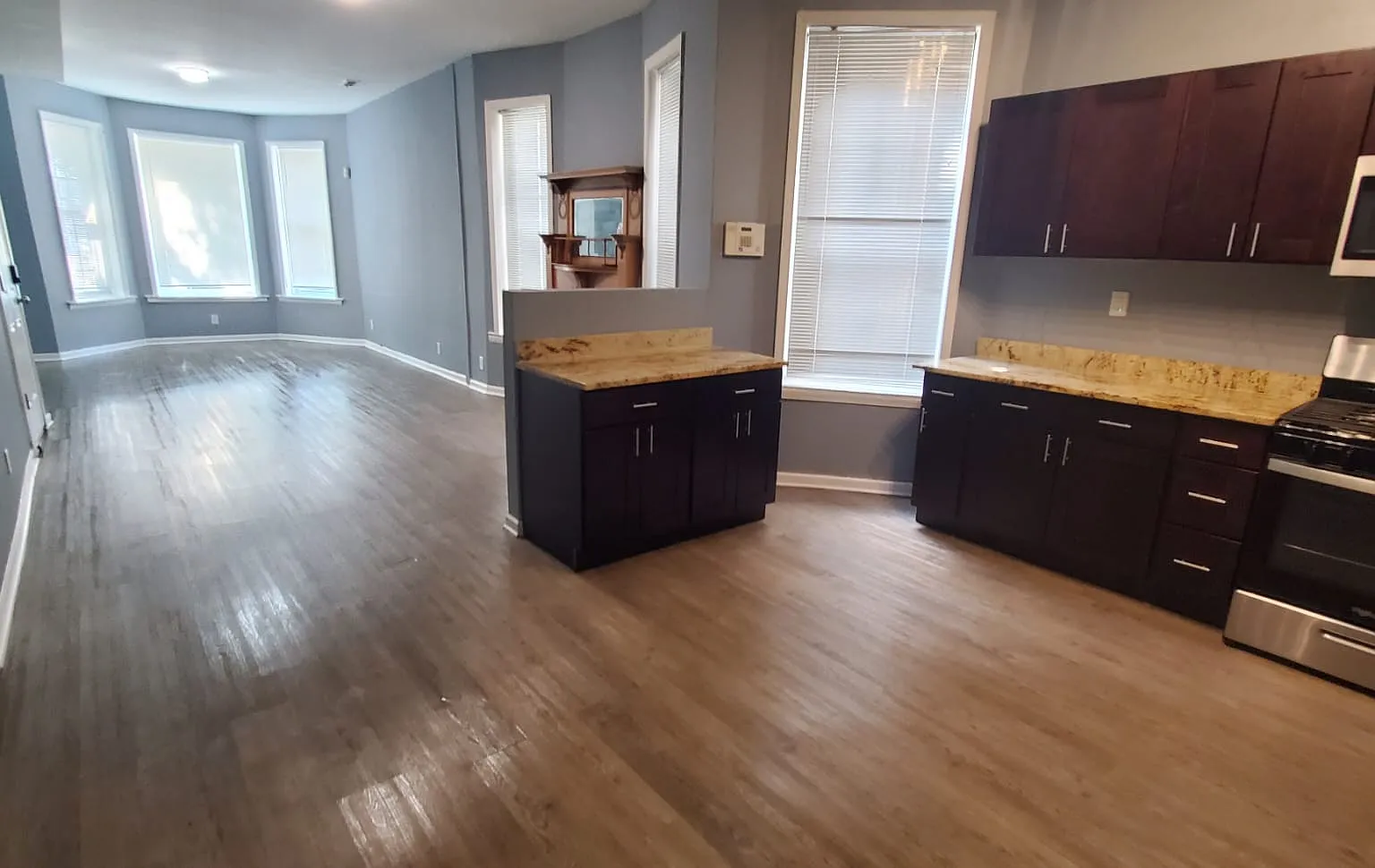 3 bed, 1000 sqft, $2,300 — Photo 2