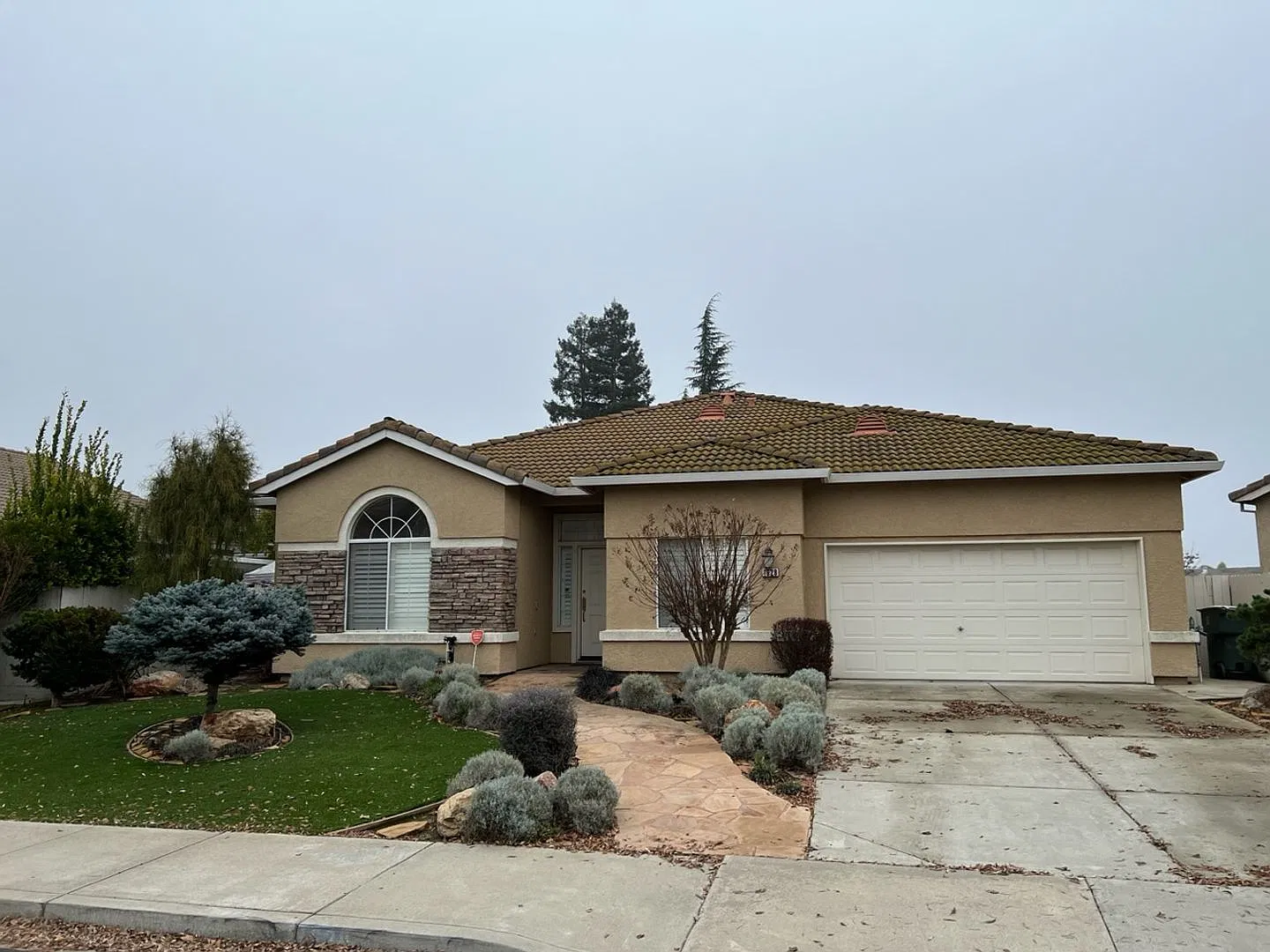 Single story in NW Modesto near Kaiser & major shopping! — Photo 1