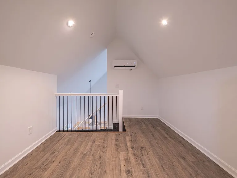 824 Chandler Ave — Photo 14