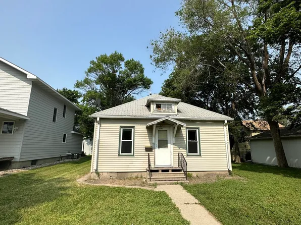 1010 S 1st St, Aberdeen, SD 57401