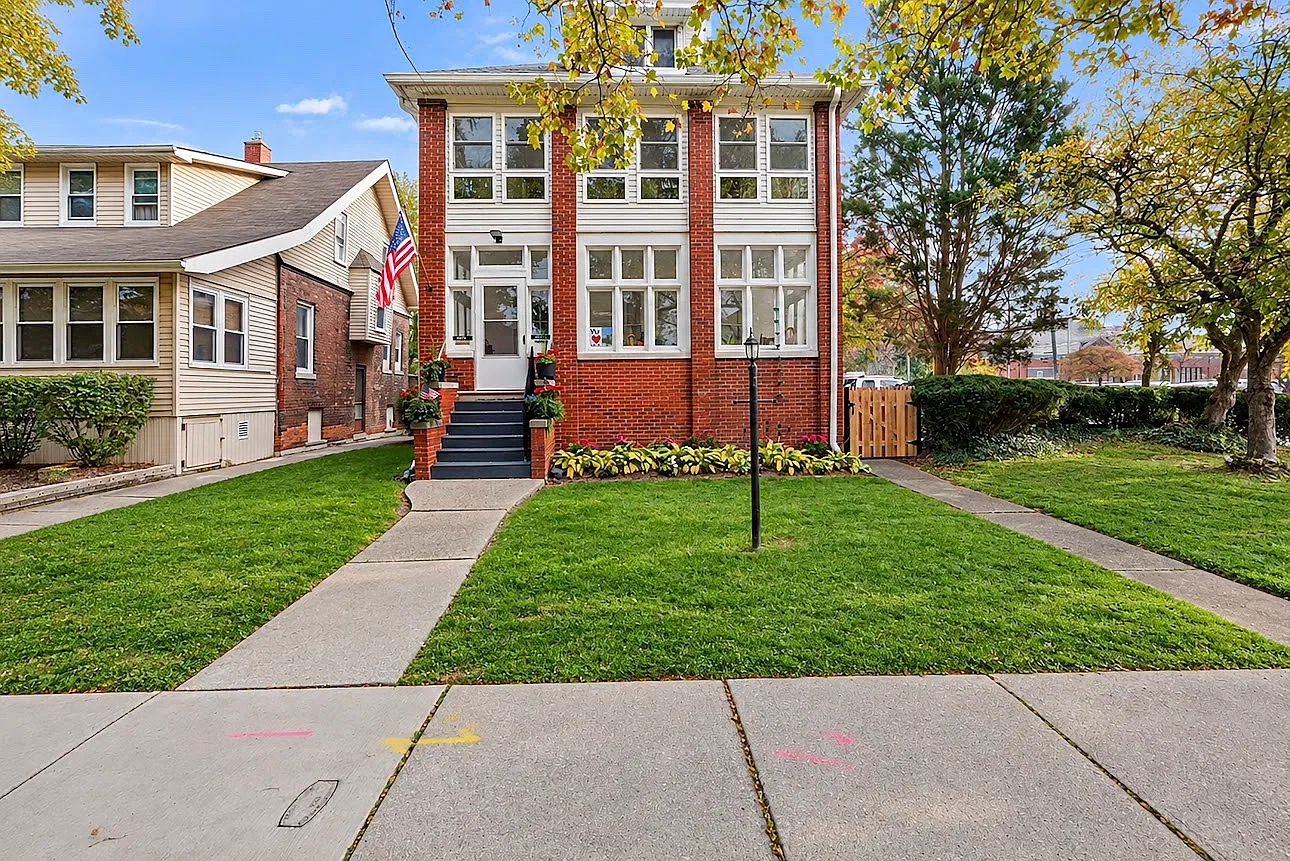 2 bed, $2,000 — Photo 1