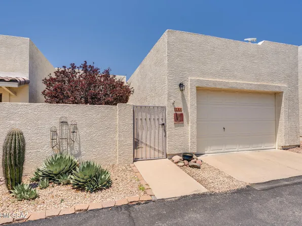 2832 S Full Moon Dr, Tucson, AZ 85713