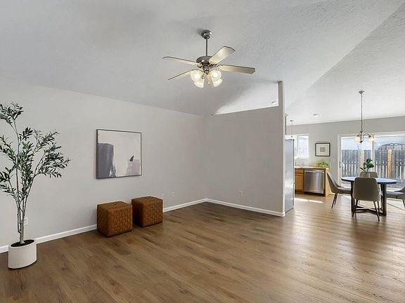 3rd image of 2827 40th Ave