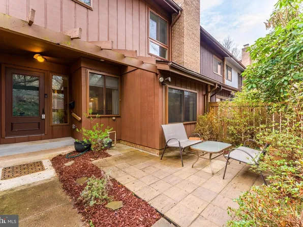 11915 Escalante Ct, Reston, VA 20191