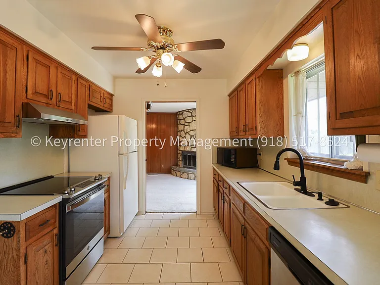 6828 E 47th St S — Photo 21