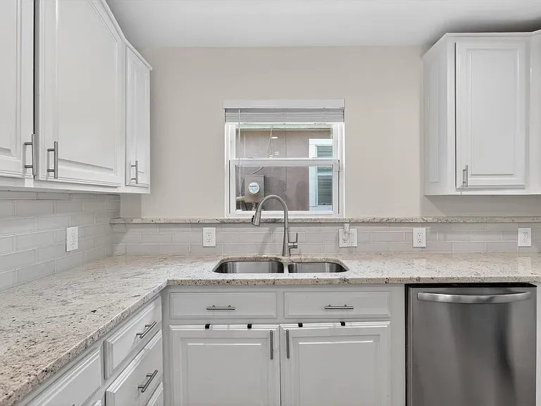 4315 Cabell Dr — Photo 5
