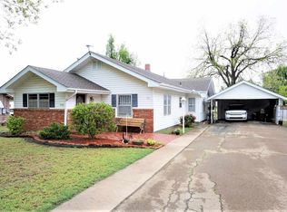 706 Locust St, Perry, OK 73077