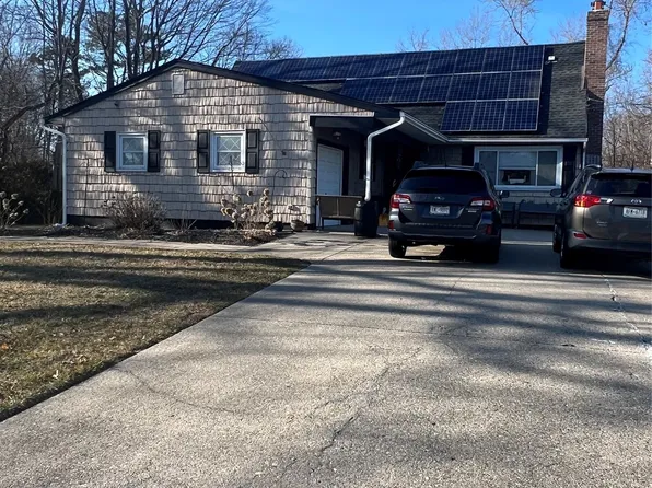 2509 Spur Drive N, Islip Terrace, NY 11752