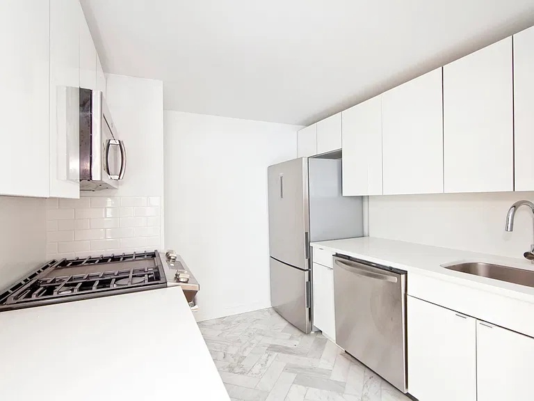 342 E 8th St #7G — Photo 6