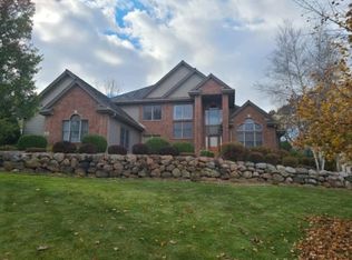 S76W25735 Prairieside Dr, Waukesha, WI 53189