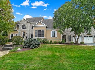 7981 Greenbriar Ct, Burr Ridge, IL 60527