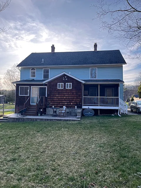 Right Side Apt. - 7 Cedar St #A