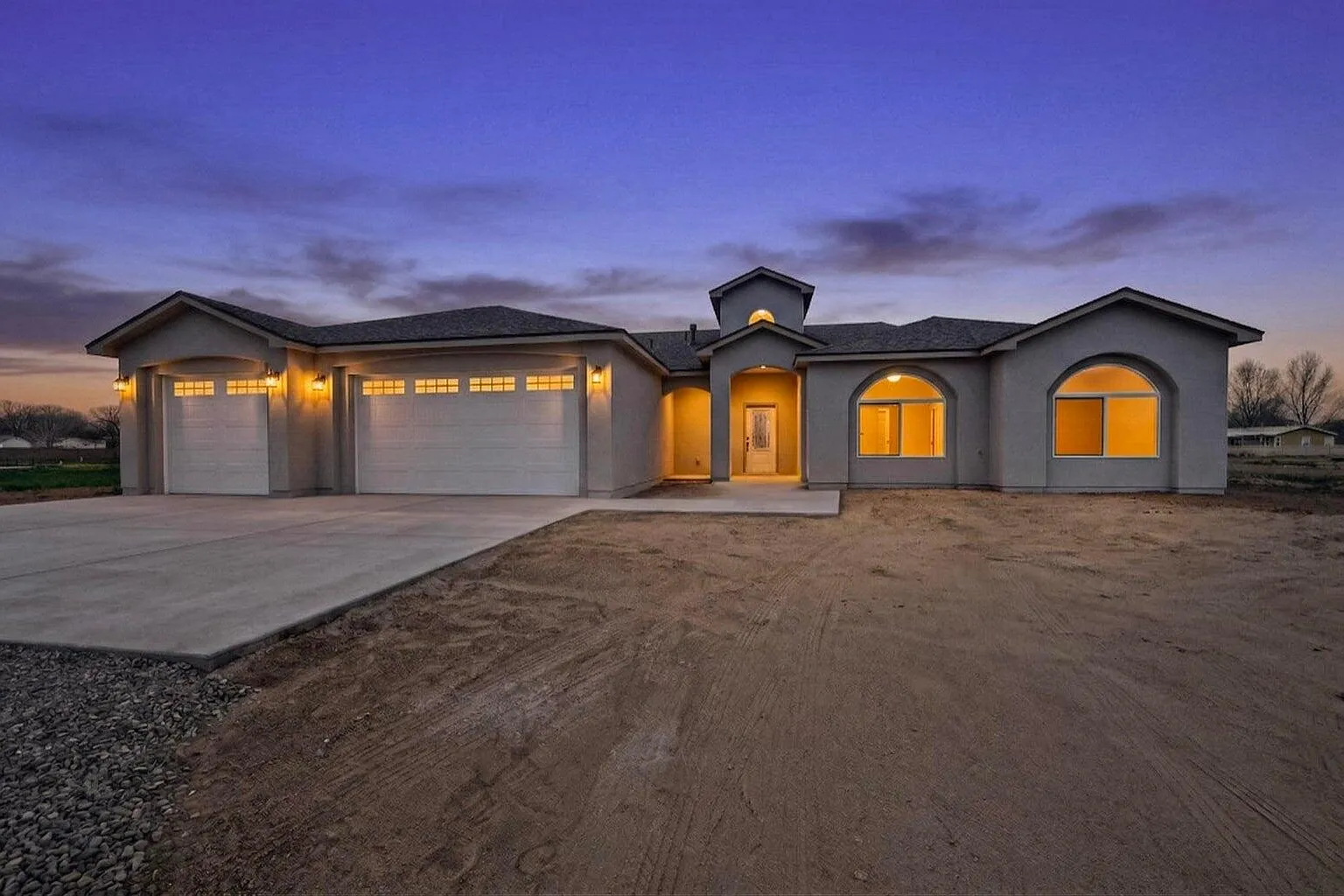 4 bed, 2.5 bath, 2360 sqft, $3,200 — Photo 1