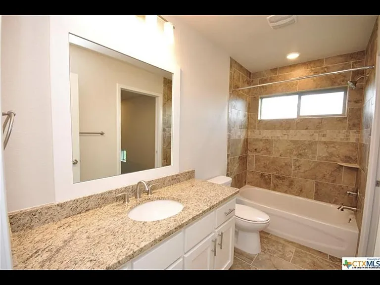 221 Birch Oak Ln — Photo 31