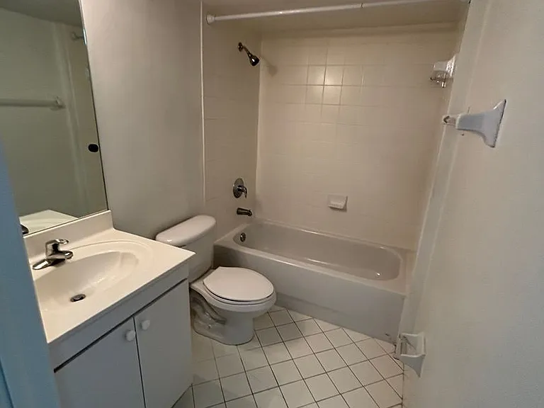 3395 NE 10th St #103 — Photo 12