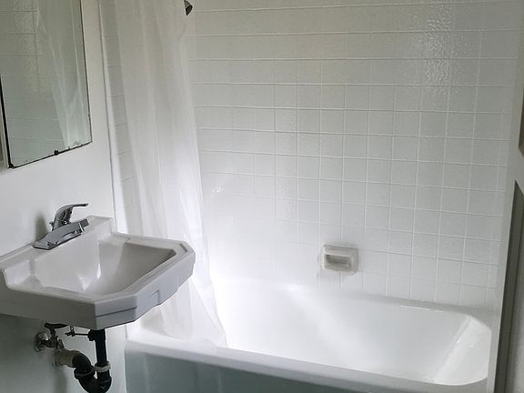 3rd image of 4636-40 Lakewood Blvd #4640