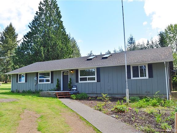 2nd image of 330 SE Evergreen Dr