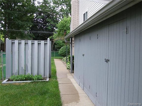 2nd image of 36467 Sunnydale St