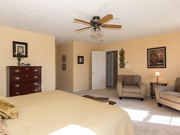 2nd image of 1802 Earl Dr