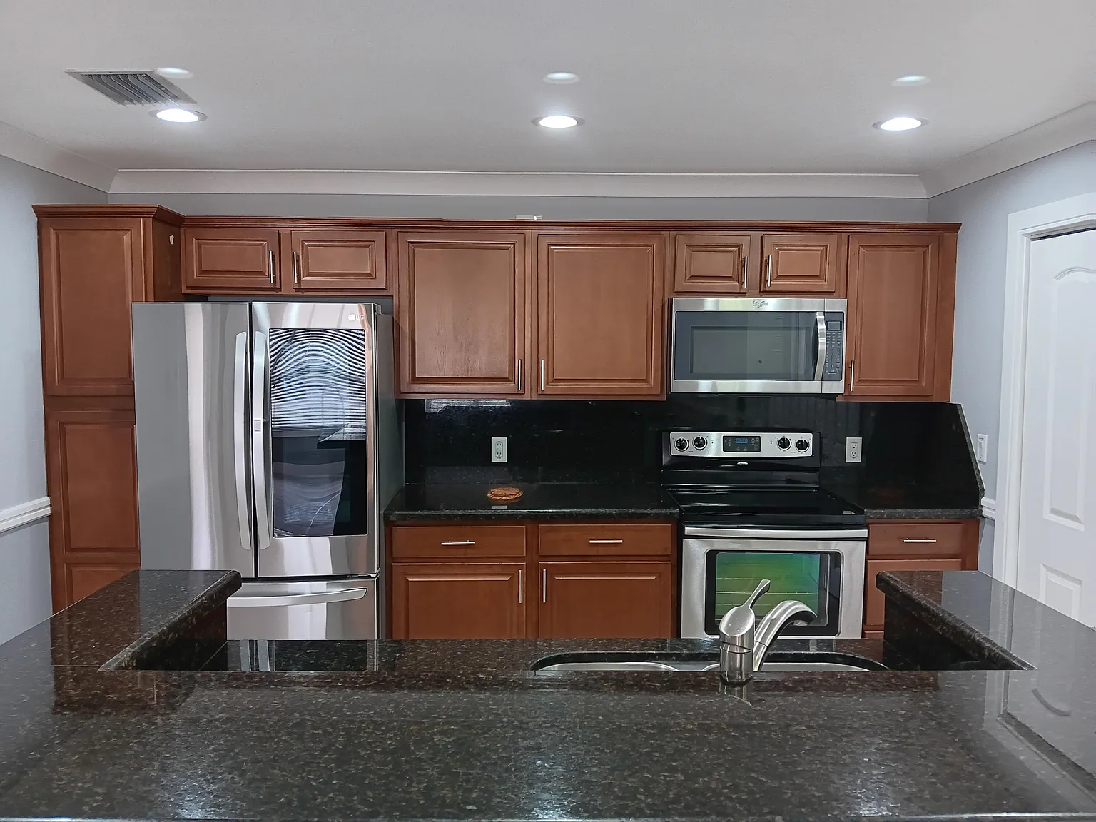 1 bed, 1.0 bath, 712 sqft, $1,945 — Photo 3