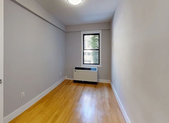 4th image of 320 E 52nd St APT 2E