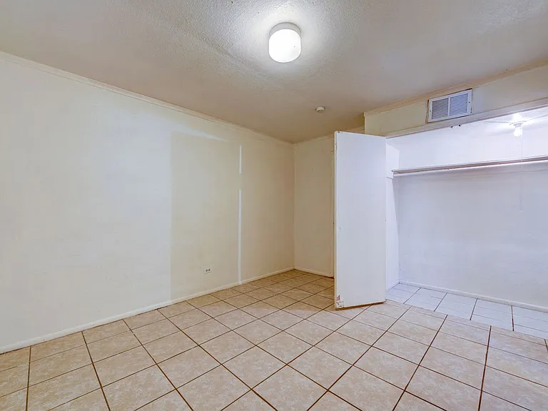 251 W Northern Ave #B — Photo 10