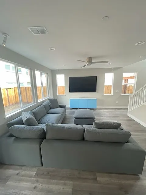 3 bed, 2.5 bath, 1831 sqft, $3,700 — Photo 3