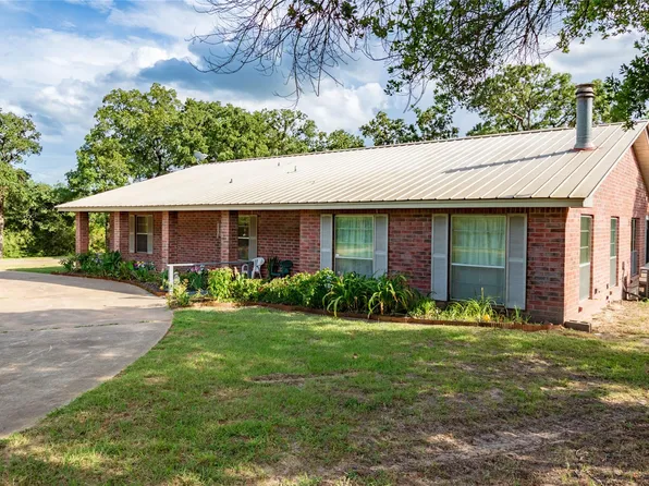 1213 Lakeland Dr, Normangee, TX 77871