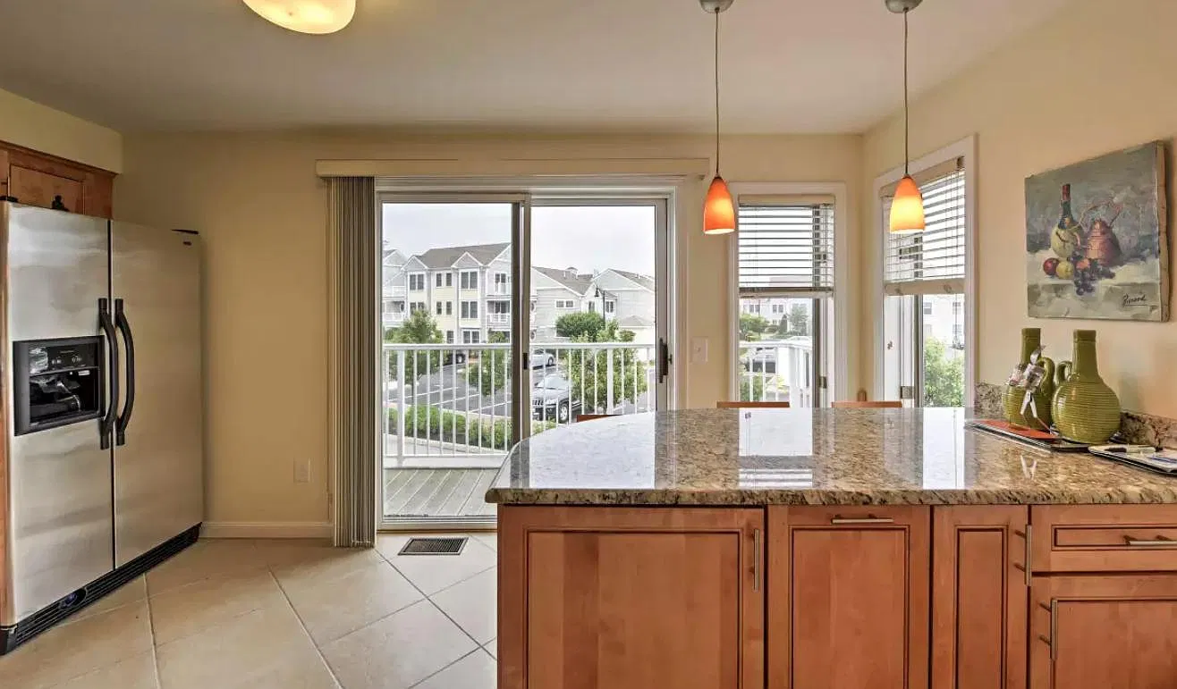 22 Oceanside Pl — Photo 2