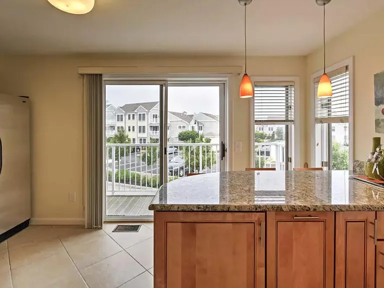 22 Oceanside Pl — Photo 2