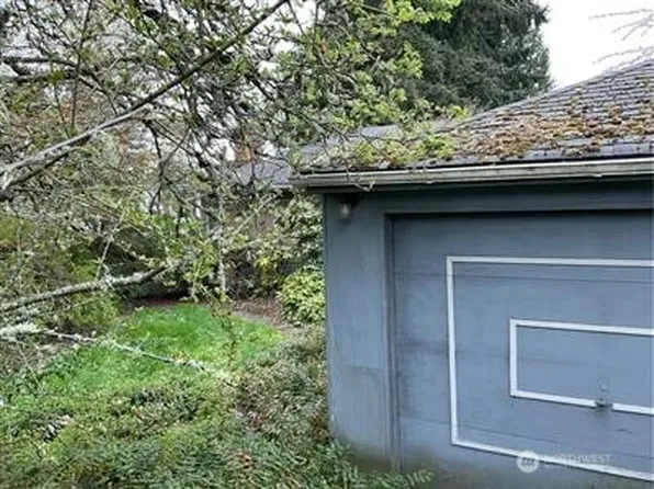 9251 25th Avenue SW, Seattle, WA 98106