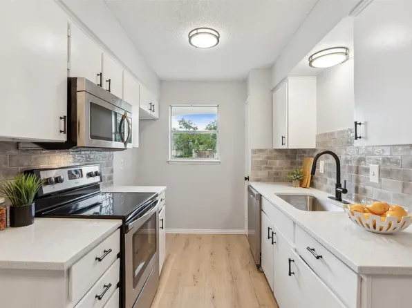 1018 Pleasant Valley Rd, Garland, TX 75040