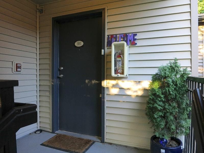 1st image of 25025 SE Klahanie Blvd APT C305
