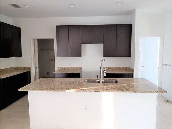 3rd image of 611 Kangaroo Dr