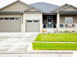 9944 White Pine Rd, Lincoln, NE 68527