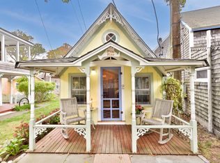 2 Lincoln Ave, Oak Bluffs, MA 02557