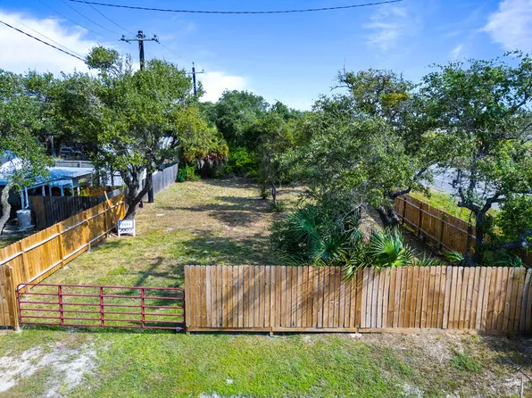 1906 Mallard Dr, Rockport, TX 78382