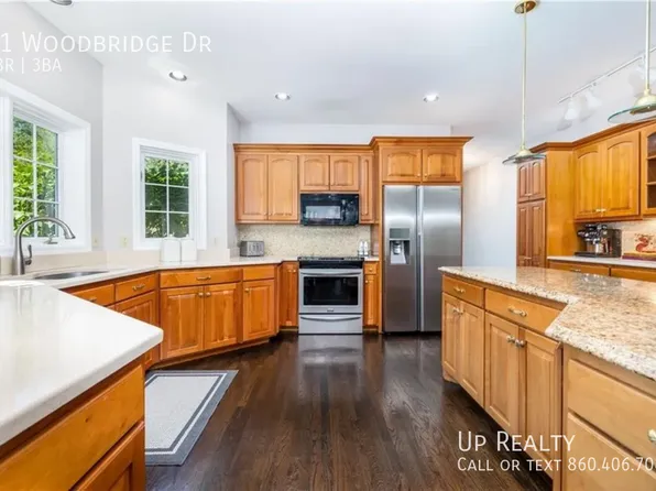 31 Woodbridge Dr, Suffield, CT 06078