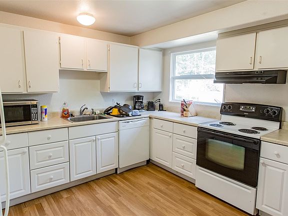 3rd image of 518 Ketchikan Ave