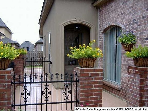 3rd image of 36291 W Pine Grove Ct