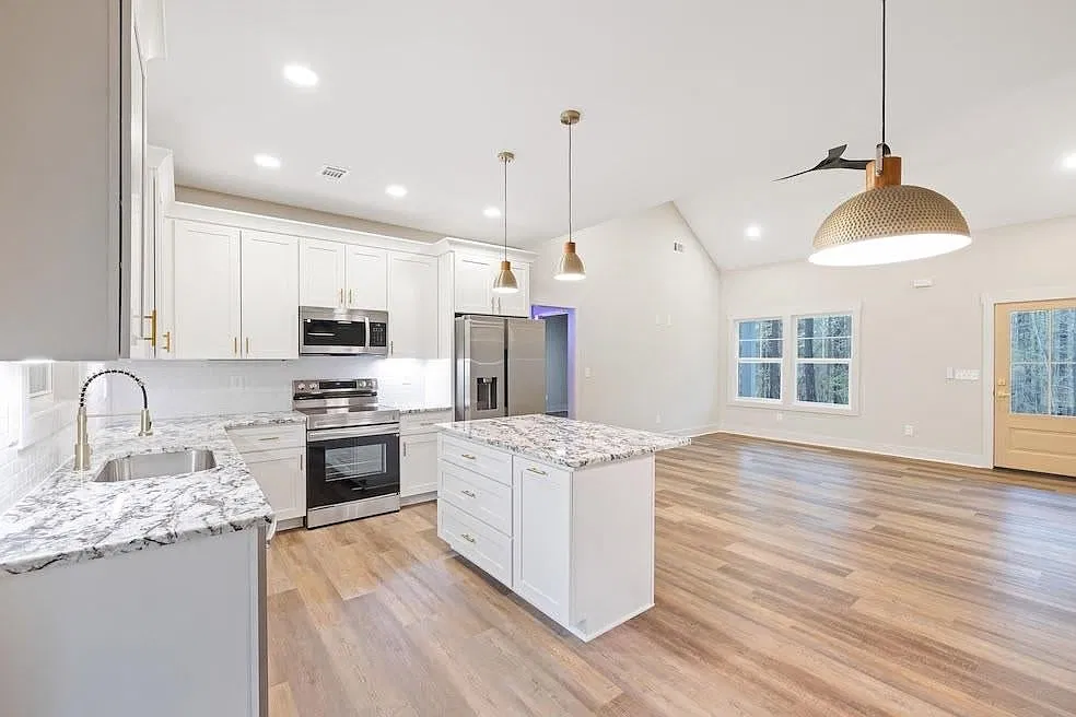3 bed, 1403 sqft, $1,635 — Photo 4