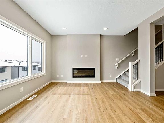 5th image of 370 N Heritage Blvd
