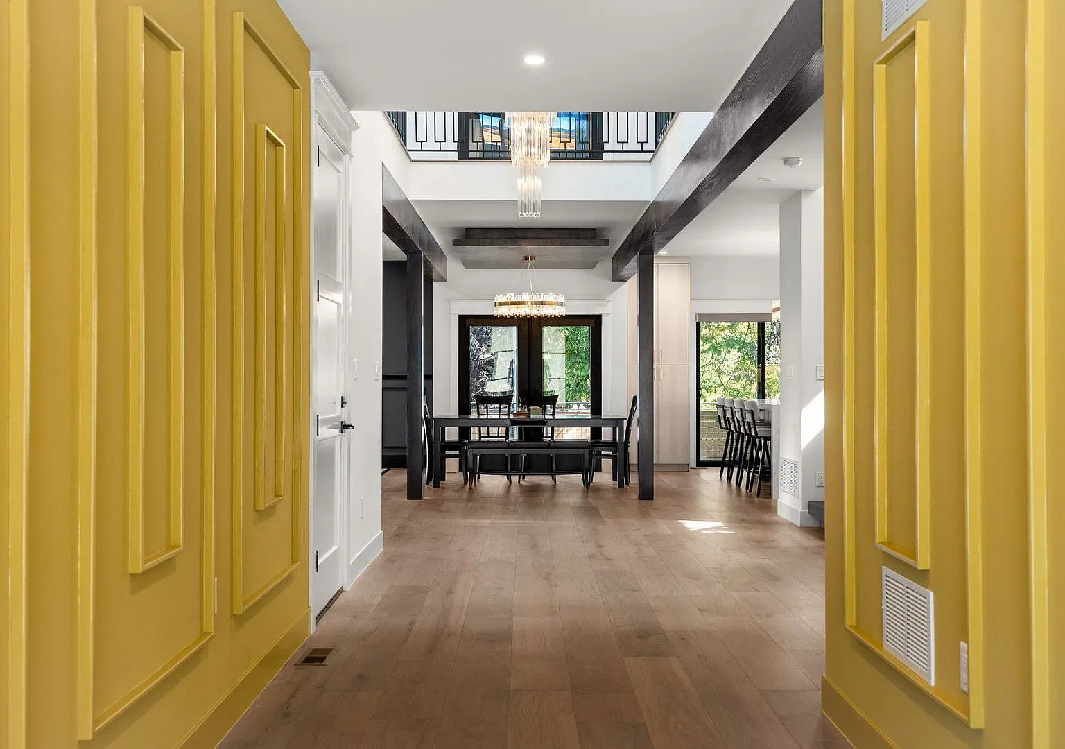 Luxury 6BD, 7BA Hilltop Home with Walk-Out Basement — Photo 3