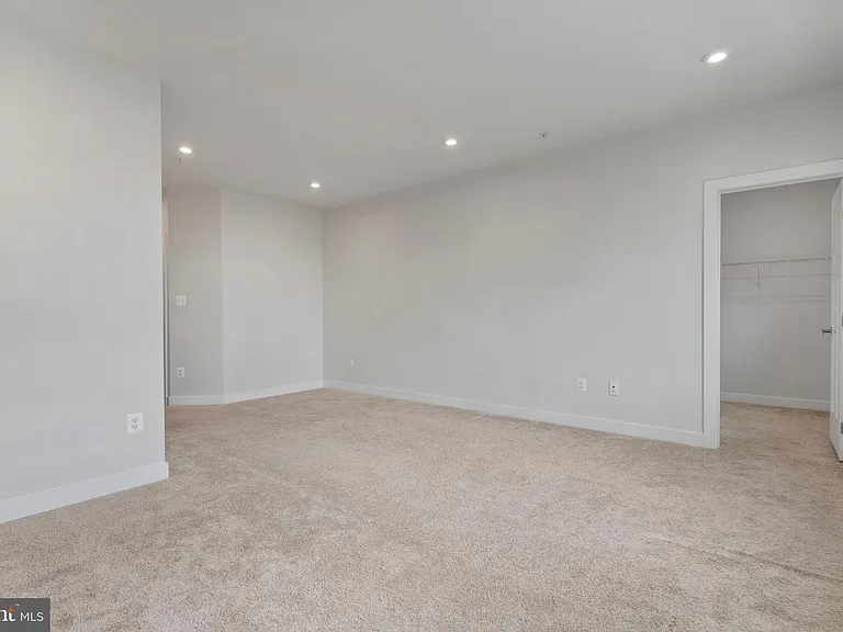 5936 Etterbeek St — Photo 23